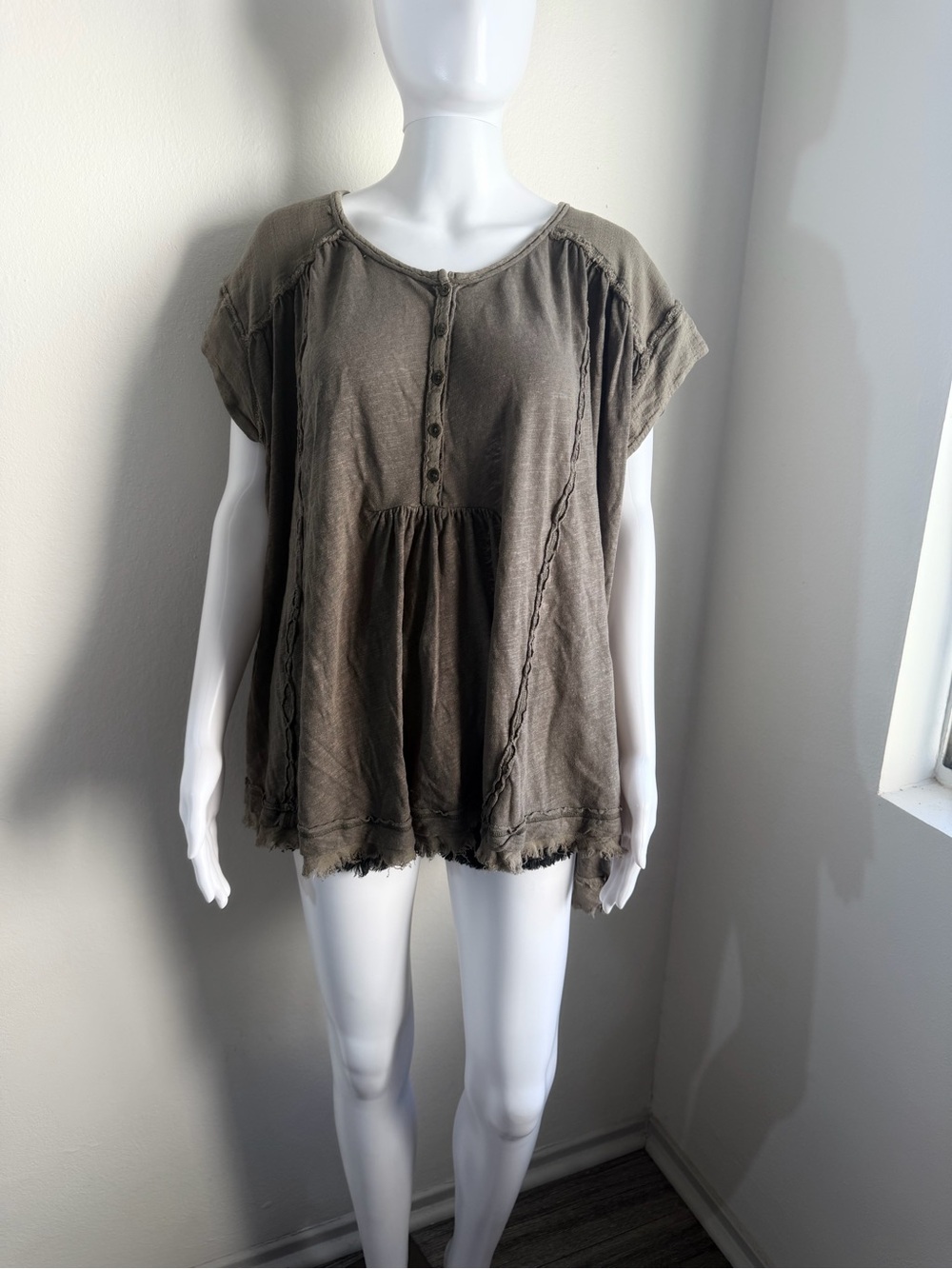 FREE PEOPLE - ASTER HIGH-LOW HENLEY TOP - Picture 4 of 9